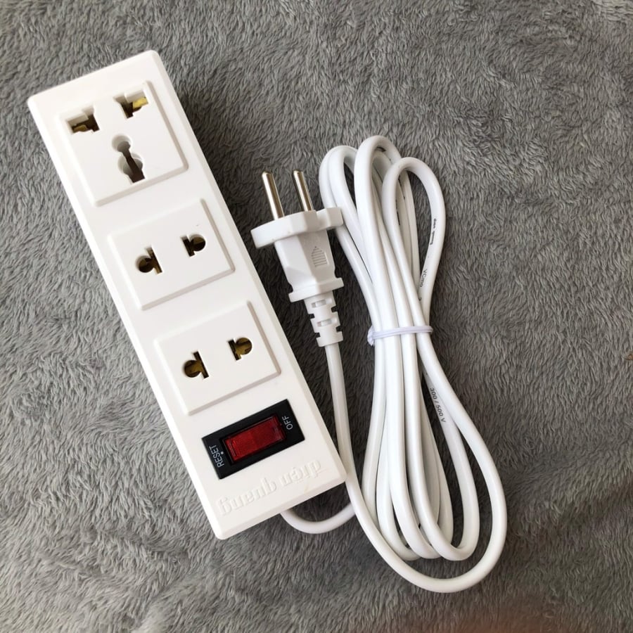 Trước khi ngủ hoặc sau khi thức dậy, rất nhiều người có thói quen sử dụng các món đồ điện tử.