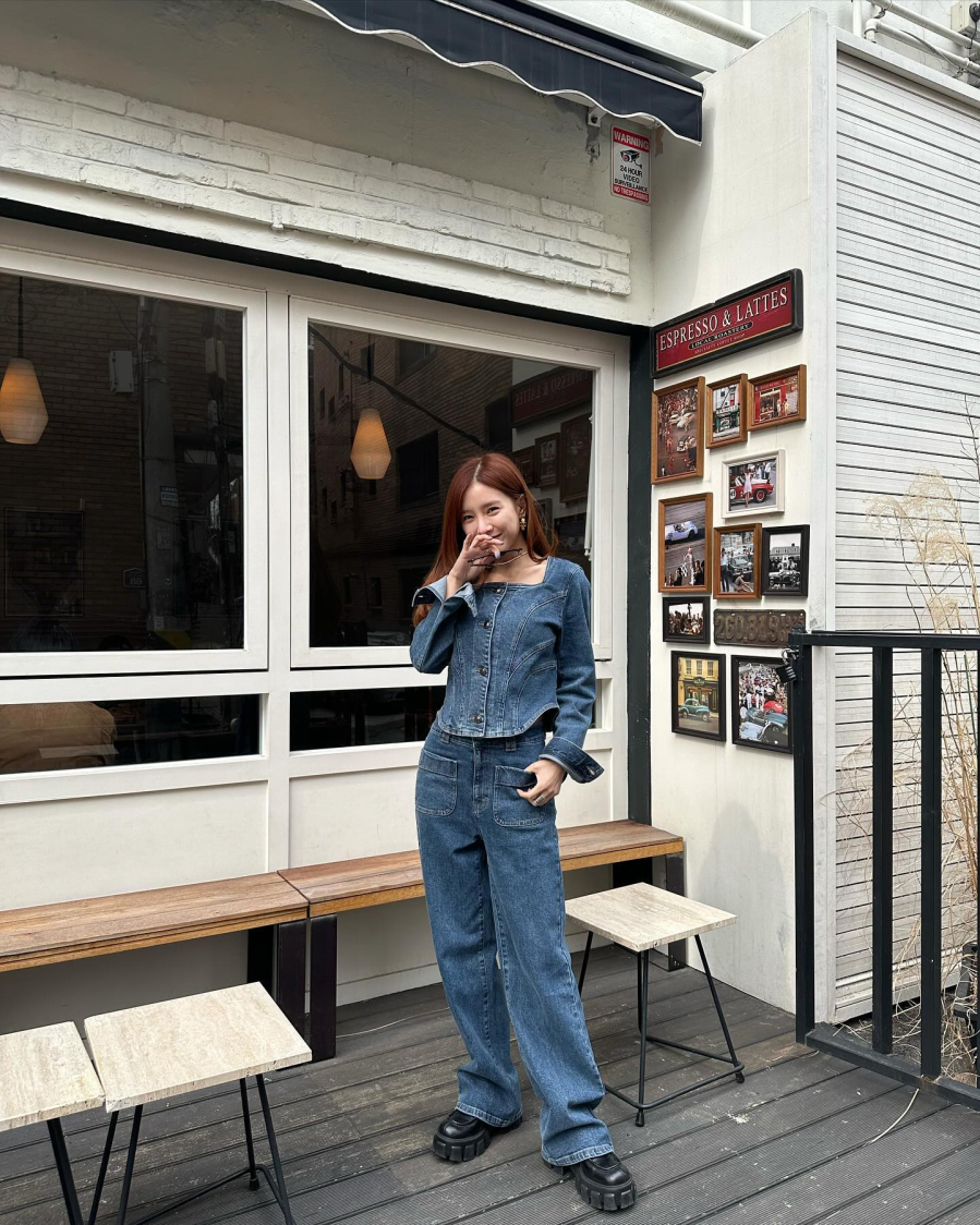 rang phục denim còn đang là xu hướng phổ biến trong mùa hè năm nay