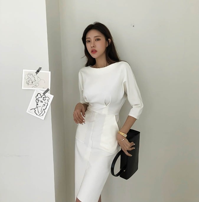 Nếu không thích những mẫu váy cầu kỳ thì cứ ưu tiên đồ đơn giản. 