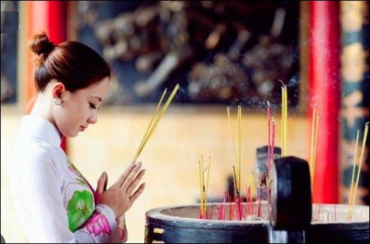 Phụ nữ thiện lương lúc nào biết làm việc tốt, nhờ đó mà phúc phận của họ cực kỳ lớn. (ảnh minh họa)