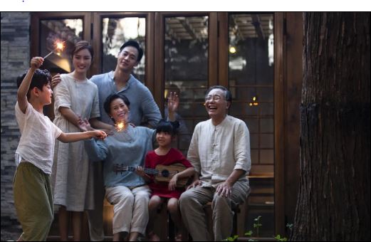 Sự chiều chuộng quá mức của cha mẹ làm cho con trẻ kiêu ngạo, xem thường người khác. (ảnh minh họa)