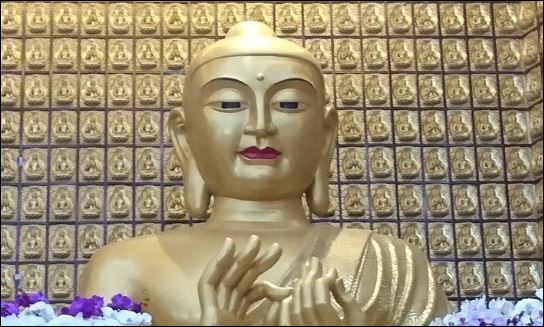 Trong xã hội hiện đại, có nhiều người chỉ vì muốn kiếm tiền và chạy theo dục vọng mà không điều ác nào là không làm. (ảnh minh họa)