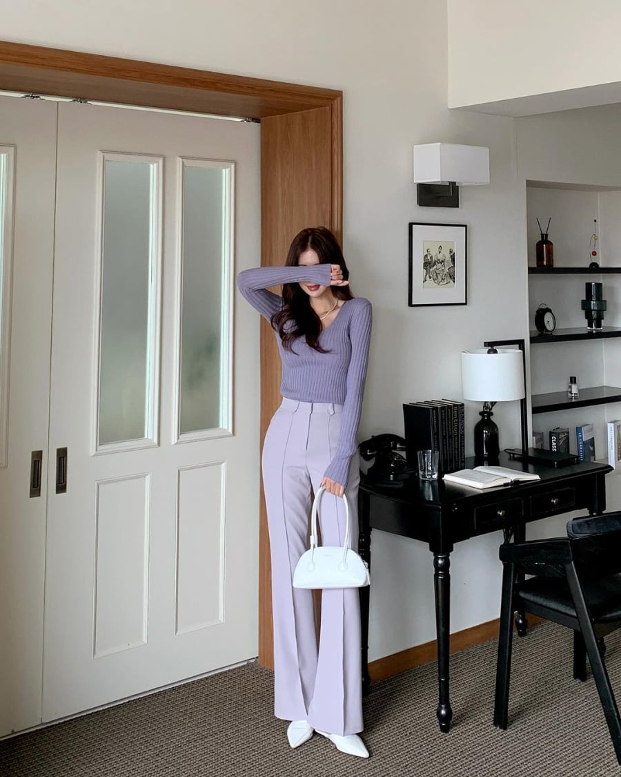 Các nàng có thể kết hợp với áo croptop hay nhét áo vào bên trong cũng đều giúp 