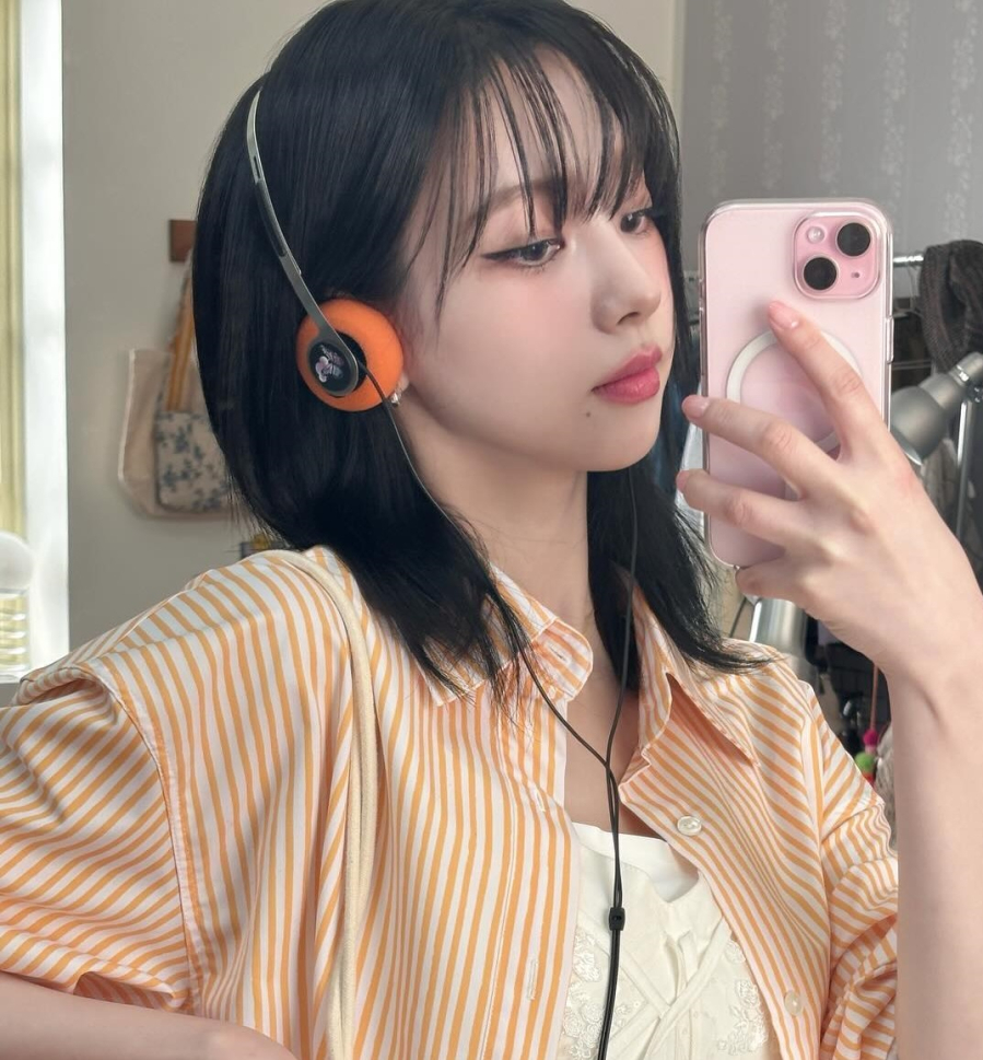 Với Link Vào SHBET88 Mới Nhất ngang vai mái thưa, các mỹ nhân Hàn thường giữ nguyên màu tóc đen nguyên bản. 
