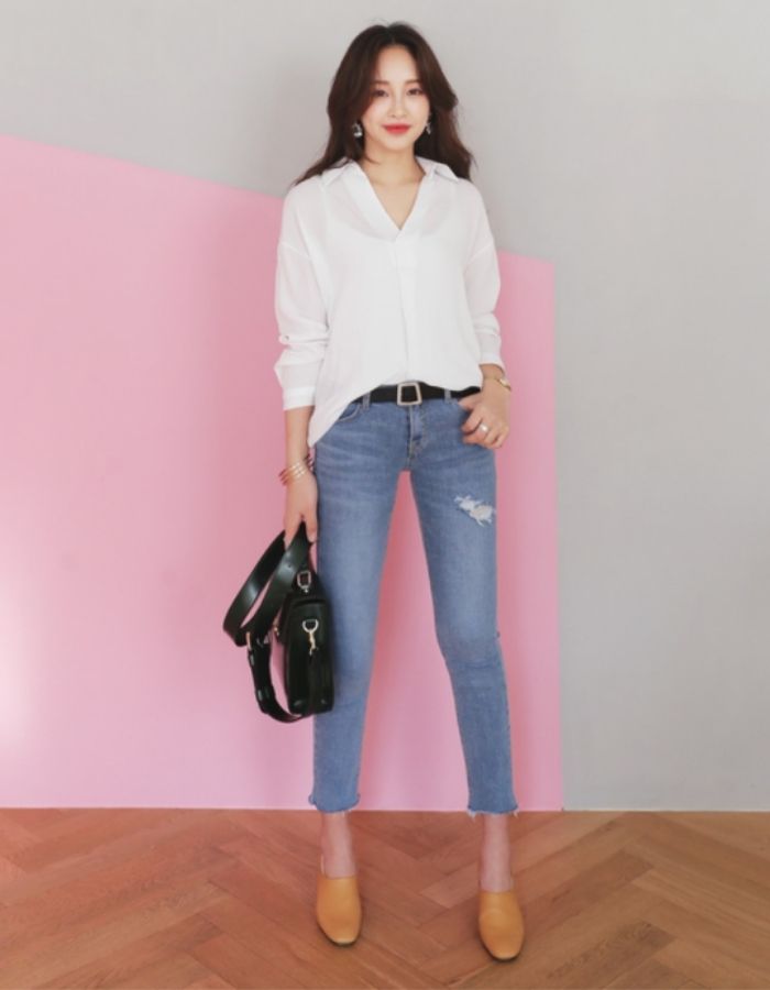 Chiếc áo sơ mi kết hợp cùng quần jeans tạo nên một bộ Shbet999 com đăng nhập đẹp mắt mà bất cứ cô gái nào cũng có thể tỏa sáng