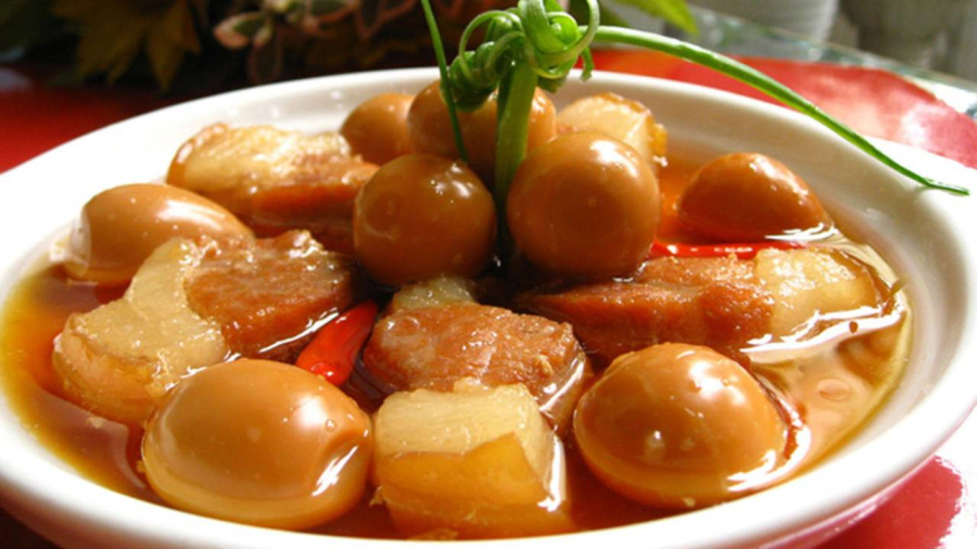 Thịt kho tàu là Shbet0099 cá cược trực tuyến có vị bùi của trứng cút quyện trong vị béo ngậy, dẻo thơm của thịt lợn