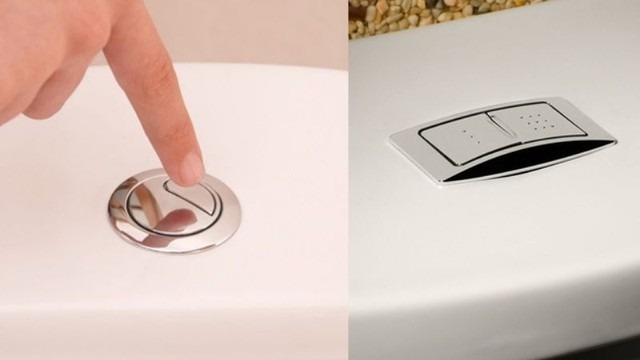 Bạn chỉ cần nhấn nút xả nước ở mức lớn nhất khoảng 2 - 3 lần, hoặc sử dụng một xô nước lớn đổ mạnh vào bồn cầu để tăng áp lực nước.