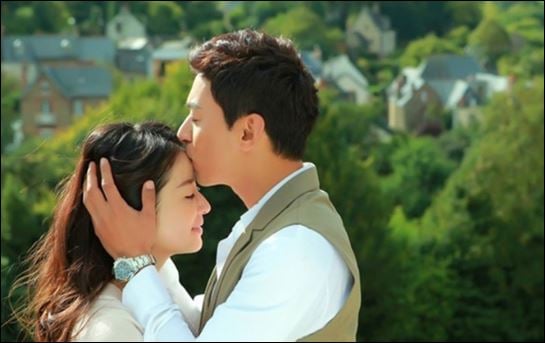 Sống ở đời, làm người, làm việc nhất định phải ngay thẳng rõ ràng, không chơi xấu sau lưng người khác. (ảnh minh họa)