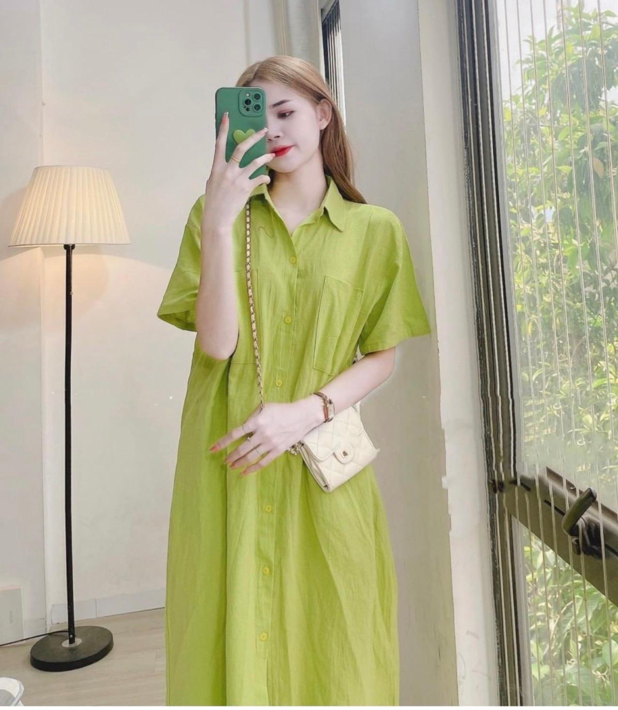 Đối với những quý cô công sở muốn mặc đầm suông khi đến văn phòng, mẫu đầm suông kiểu áo sơ mi là sự chọn lựa lý tưởng