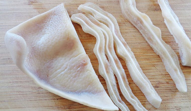 Luộc tai heo trắng, giòn ngon