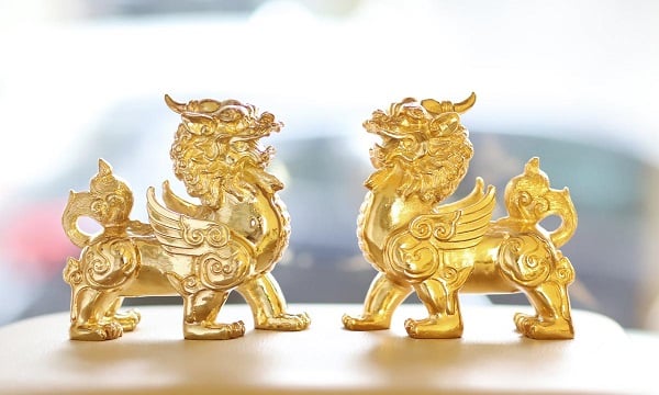 Tỳ Hưu chuyên ăn vàng bạc, châu báu, ăn vào là không nhả ra do không có hậu môn nên ý nghĩa của nó là để chiêu tài lộc