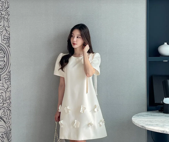 ạn nên chọn dáng đầm lửng đến khoảng giữa đùi để tôn dáng hiệu quả, tạo cảm giác trẻ trung.