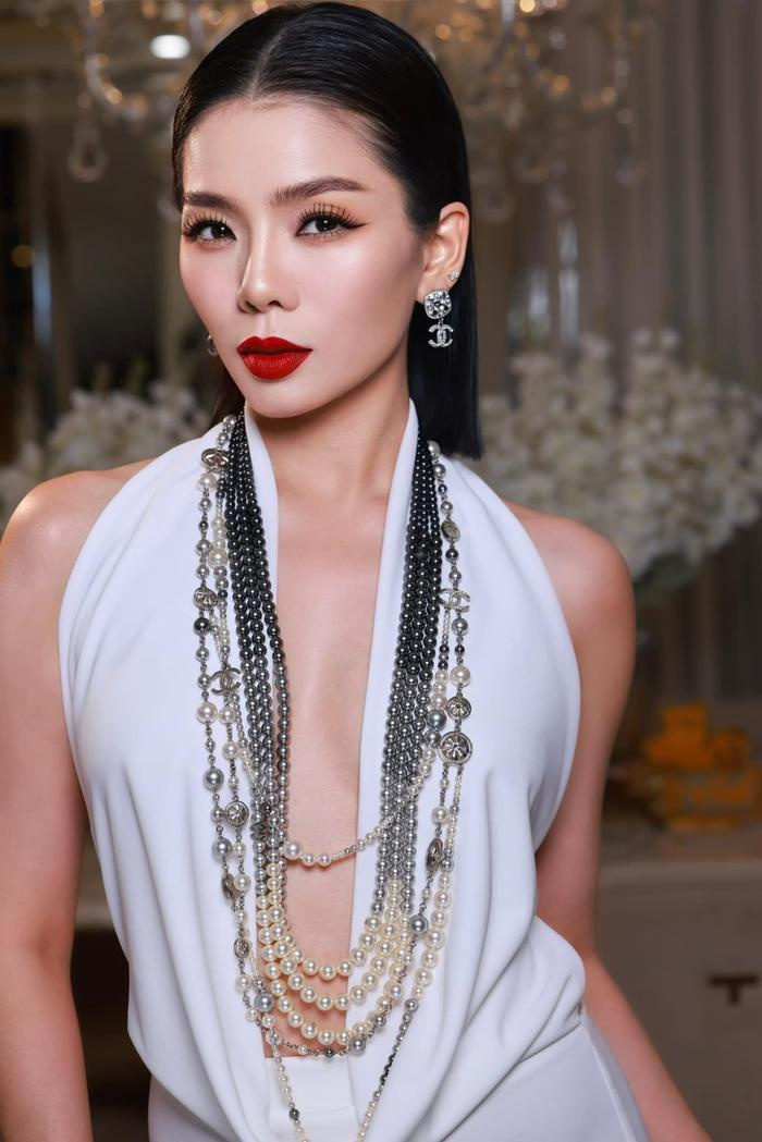  Lệ Quyên đăng tải một số khoảnh khắc cận visual quyến rũ 