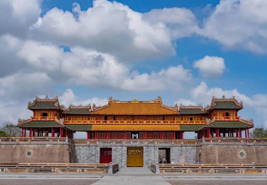 Từng là kinh đô của Việt Nam trong suốt 13 triều đại, Huế mang đậm dấu ấn lịch sử và văn hóa