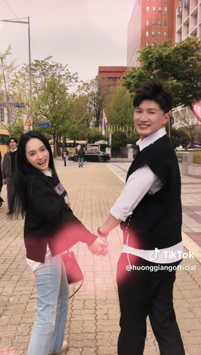 Màn trêu đùa của Hương Giang và Dược sĩ Tiến khiến dân tình được phen 