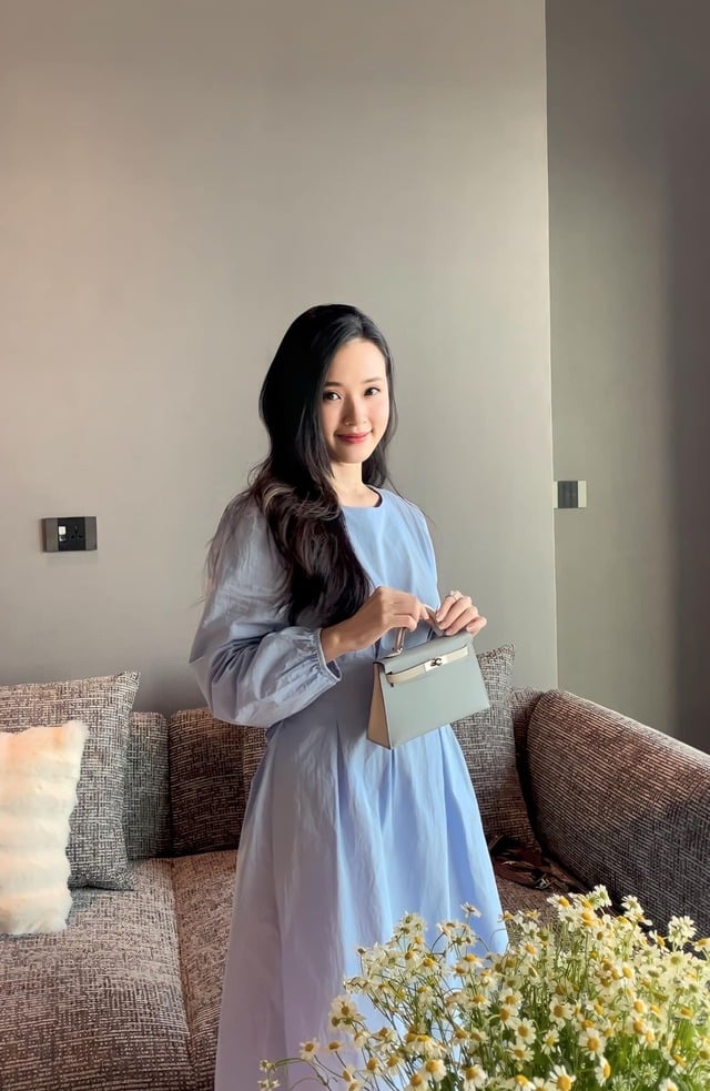 Thay vì các thiết kế rườm rà, Midu dành trọn tình cảm cho những kiểu váy áo có thiết kế đơn giản.    