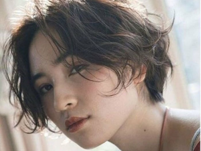 Tóc tém uốn xoăn nhẹ nhàng khắc phục nhược điểm của khuôn mặt