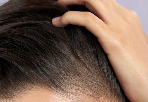 Cách này áp dụng cho tóc dày, thô, xoăn hoặc những người thường xuyên tạo kiểu bằng nhiệt. 