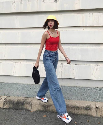 Khi chọn Shbet999 com đăng nhập đi làm, chị em có thể làm mới style công sở bằng cách phối quần âu ống suông với sneaker trắng. 