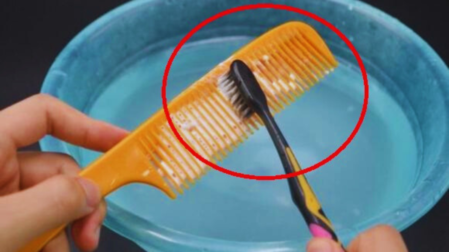 Lợi ích của việc bôi kem đánh răng vào lược