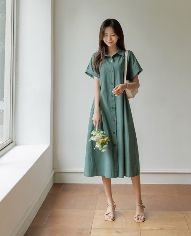 Vẫn biết các mẫu váy chiết eo hay dạng bodycon rất tôn dáng song đừng bỏ qua váy dáng suông dài nếu muốn có vẻ ngoài đậm chất sang chảnh. 