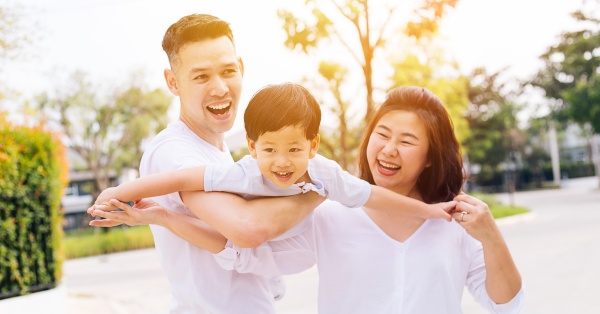 Một người đàn ông thực sự yêu vợ sẽ chủ động chăm sóc con cho vợ sau khi sinh
