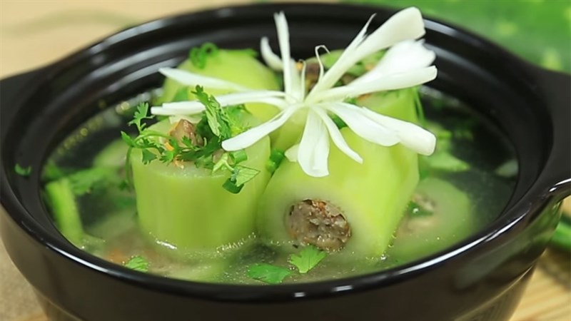 Quả bầu không chỉ có lợi ích trong việc giữ nước, mà còn giúp tăng cường việc lợi tiểu và loại bỏ độc tố
