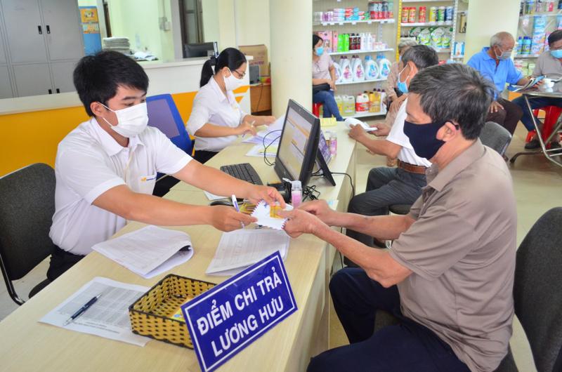 Lương hưu hay còn gọi là chế độ hưu trí dành cho người lao động sau khi tới tuổi nghỉ hưu.