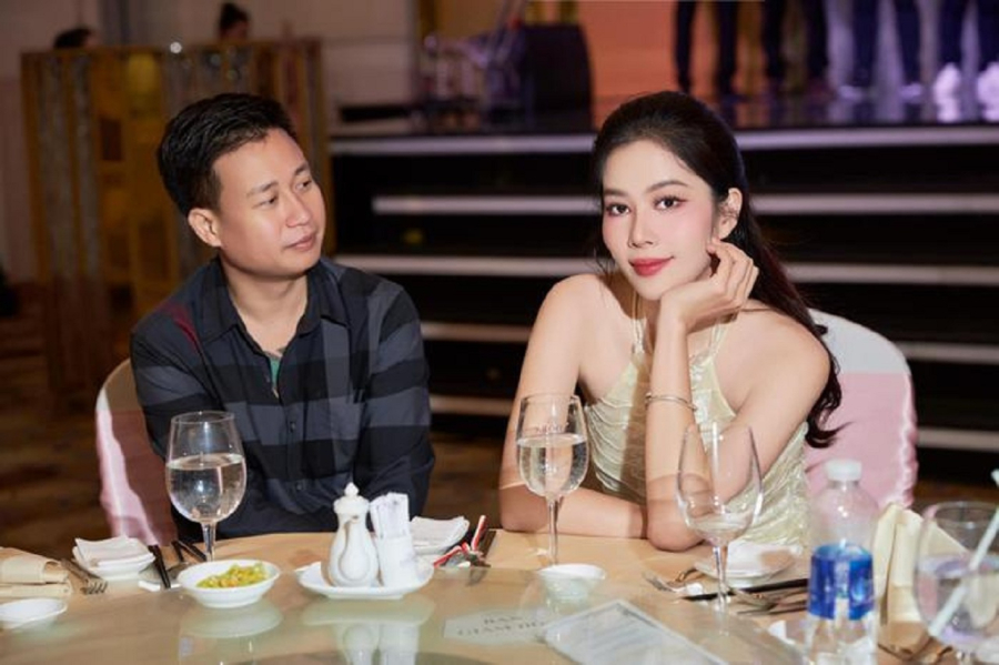 Tháng 11/2023, Nam Em công khai hẹn hò với doanh nhân Bùi Hữu Cường. Đám cưới của Nam Em và bạn trai được lên kế hoạch sẽ được diễn ra vào tháng 4/2024. Thế nhưng, đến hiện tại, cặp đôi chưa có thông báo gì. Mới đây, trong buổi livestream bán hàng, khi được hỏi về kế hoạch tổ chức Quatrian shbet hiện đang mở, Nam Em cho biết: 