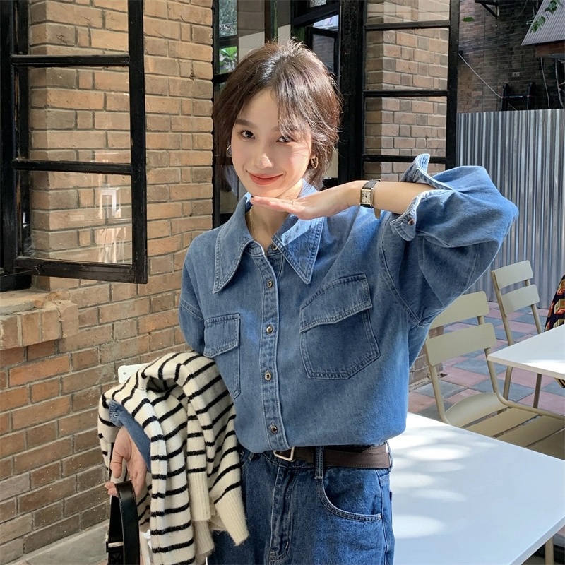 Phong cách denim trên denim luôn giữ vững sức hút qua thời gian