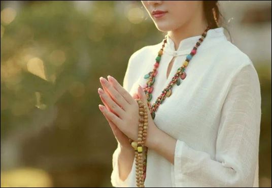 Nhưng nếu không lắng nghe những gì người kia nói thì bạn có thể sẽ làm gián đoạn suy nghĩ của đối phương, từ đó gây ra những hiểu lầm. (ảnh minh họa)