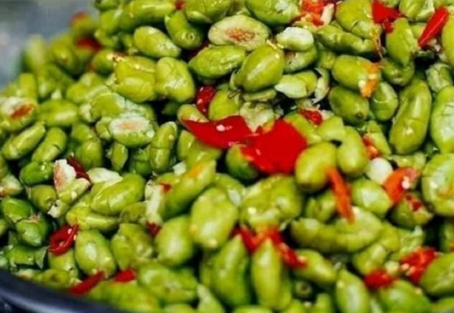 Món ngon đặc sản từ quả cà na.