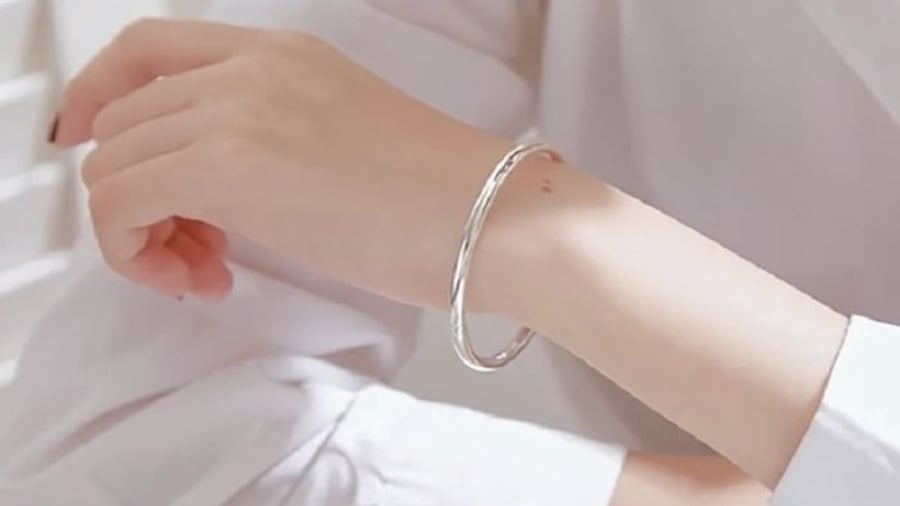 Người có cổ tay tròn trịa thường được hưởng hạnh phúc và tài lộc