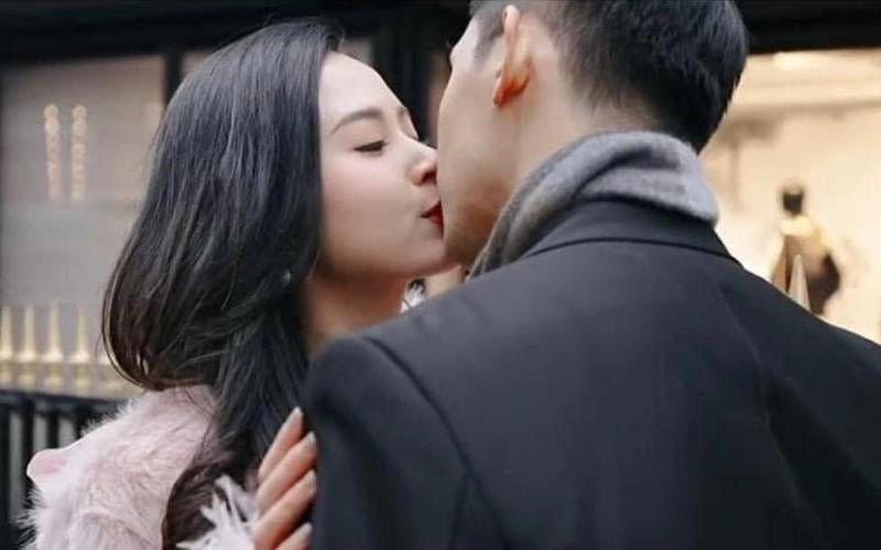 Cặp đôi với những màn phát cẩu lương ngọt như mía lùi.  