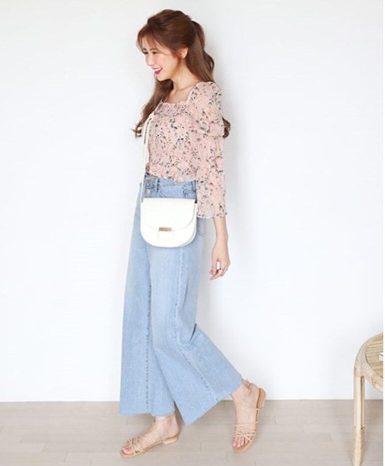 Sandal cũng tương tự như quần ống rộng, là một lựa chọn thời trang được yêu thích vào mùa hè