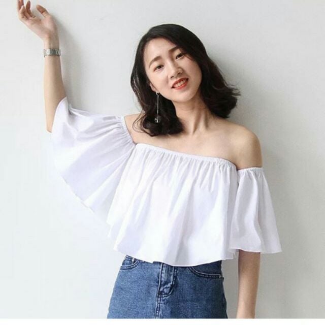 Áo trễ vai mang đến một cảm giác thoải mái và tự tin, góp phần tạo nên tổng thể hài hòa cho chị em mỗi khi xuất hiện.