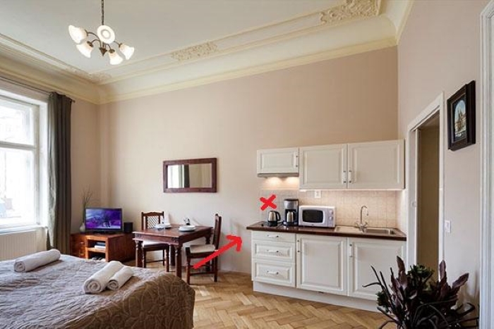 Việc đặt bếp hướng vào phòng ngủ có thể sẽ phá vỡ các khí trường có lợi ở đây. 