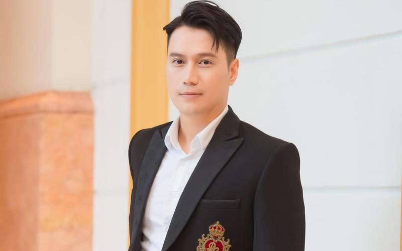 Anh từng kết hôn và hiện tại đã chia tay. Anh còn vướng tin đồn hẹn hò Quỳnh Nga. 
