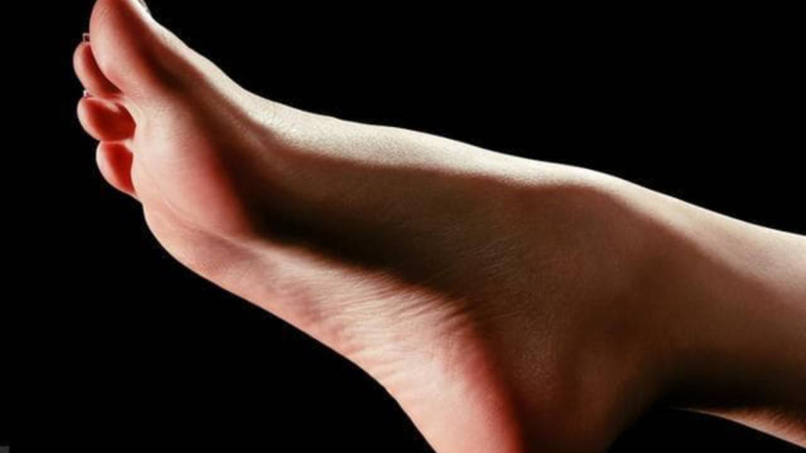 Người xưa quan niệm người phụ nữ có đôi chân càng nhỏ thì càng đẹp và quyền quý