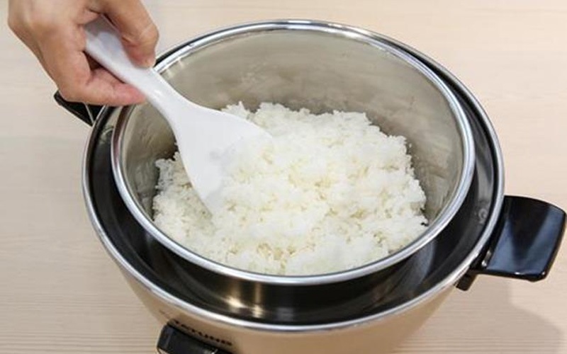 Hấp cơm bằng cách thủy    