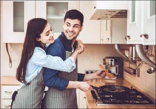 Phụ nữ ngầm che giấu đi sự ngại ngùng và nhút nhát chính xác là một trong những đặc điểm khiến đàn ông cực kỳ hấp dẫn. (ảnh minh họa)