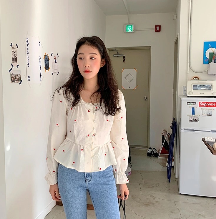Chiếc áo blouse có điểm nhấn tại eo không bao giờ lỗi mốt