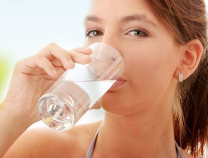 Uống đủ nước là ưu tiên số 1