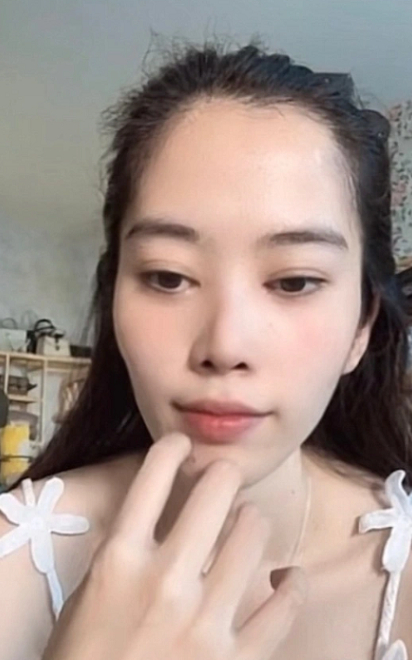 Mới đây, Nam Em đã có buổi hội ngộ vui vẻ với một số bạn bè. Cô vướng tin đồn mang thai do diện Shbet999 com đăng nhập thùng thình và dường như có dấu hiệu 