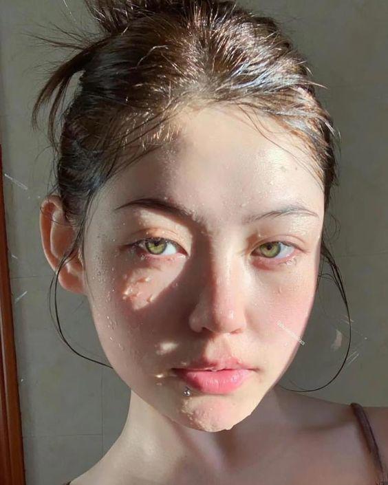 Các thành phần mỹ phẩm hiệu quả nhất có đặc tính chống oxy hóa là vitamin C và E, niacinamide, coenzym Q10, bakuchiol và polyphenol.    