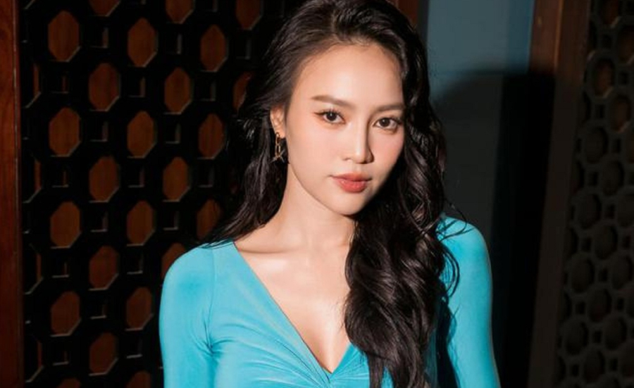 Sau vài tháng chia sẻ kế hoạch, Lan Ngọc chính thức lên đường du học tại Úc đầu tháng 5. Vào tối 1/5, Lan Ngọc đăng ảnh chụp cận khoe nhan sắc mỹ miều. Cô đính kèm 1 câu gây chú ý: 