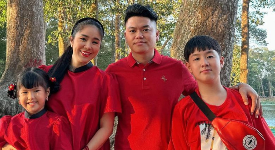Lê Phương đăng tải loạt ảnh của bé Bông. Cô nghẹn ngào viết: 