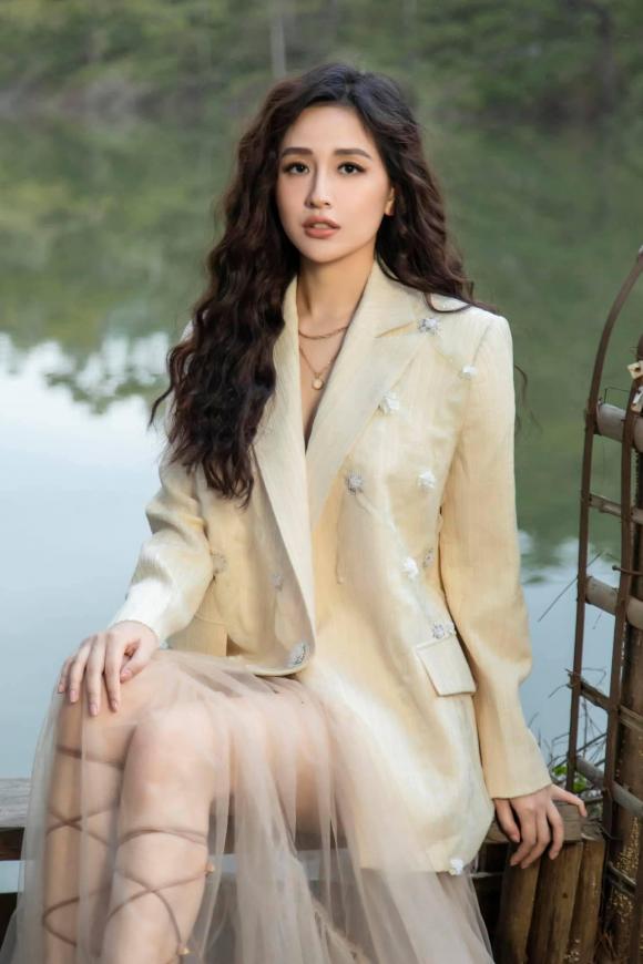 Mới đây, trên trang cá nhân của mình, Mai Phương Thúy đã đăng tải hình ảnh gây chú ý. Cô hờn dỗi bảo: 
