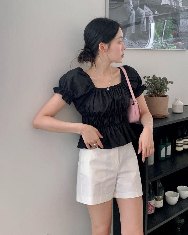 Trang phục này rất phù hợp cho các hoạt động ngoài trời, đi biển hay dạo chơi.