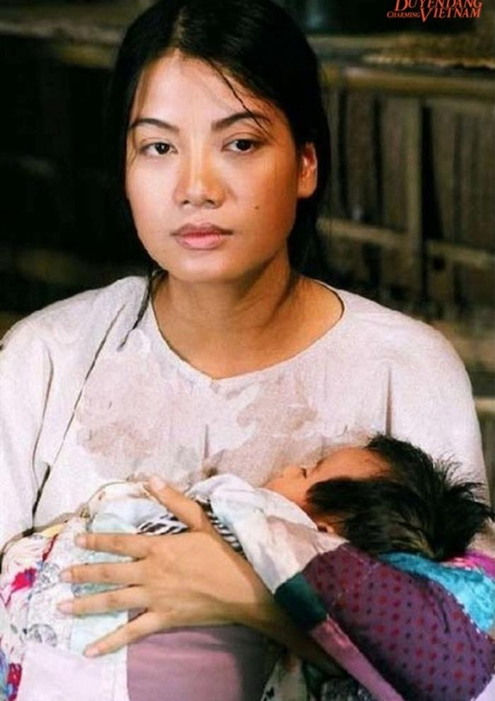 Cô cũng tiết lộ, từng bị tai nạn khi đóng cảnh bị dúi đầu xuống nước.